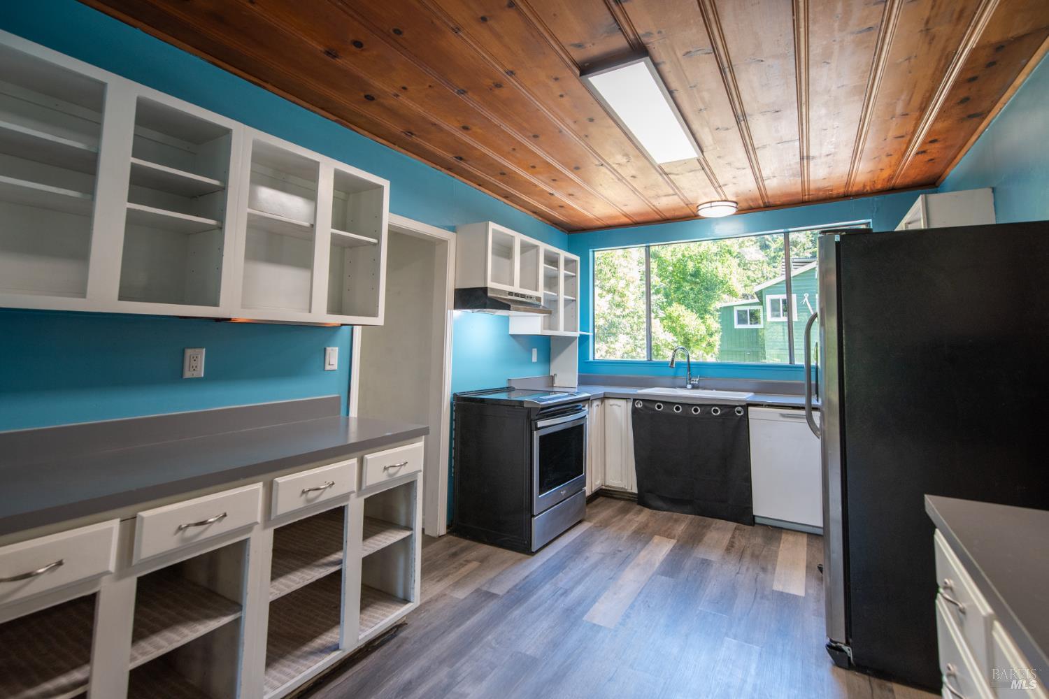 Detail Gallery Image 6 of 25 For 10671 Forest Hills Rd, Forestville,  CA 95436 - 3 Beds | 2 Baths