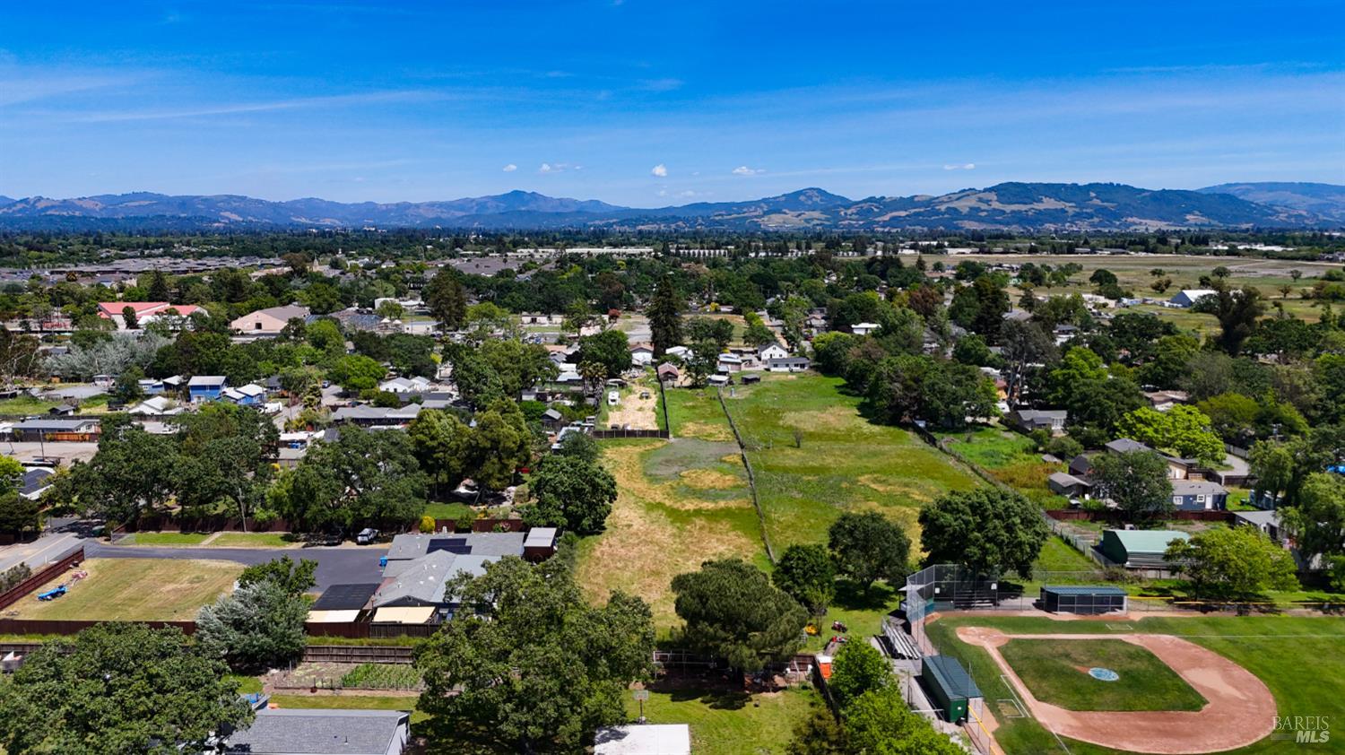 Detail Gallery Image 2 of 10 For 1047 S Wright Rd, Santa Rosa,  CA 95407 - 3 Beds | 1 Baths