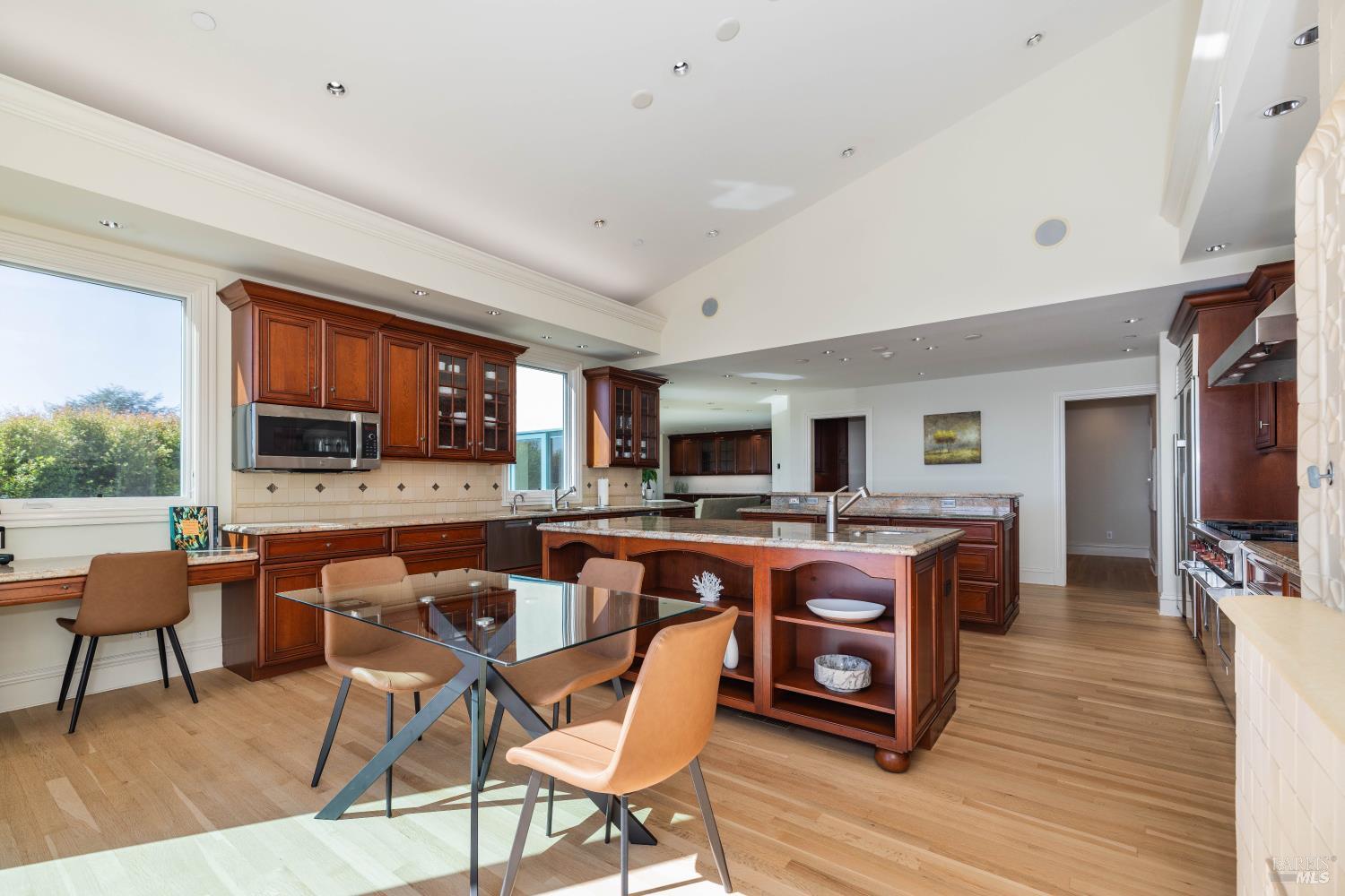 Detail Gallery Image 13 of 41 For 9 Francisco Vista Ct, Tiburon,  CA 94920 - 5 Beds | 4/2 Baths