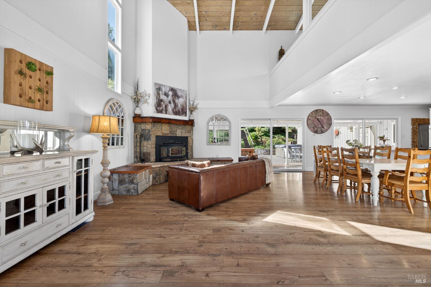 Detail Gallery Image 14 of 82 For 433 San Geronimo Valley Dr, San Geronimo,  CA 94963 - 4 Beds | 2/1 Baths