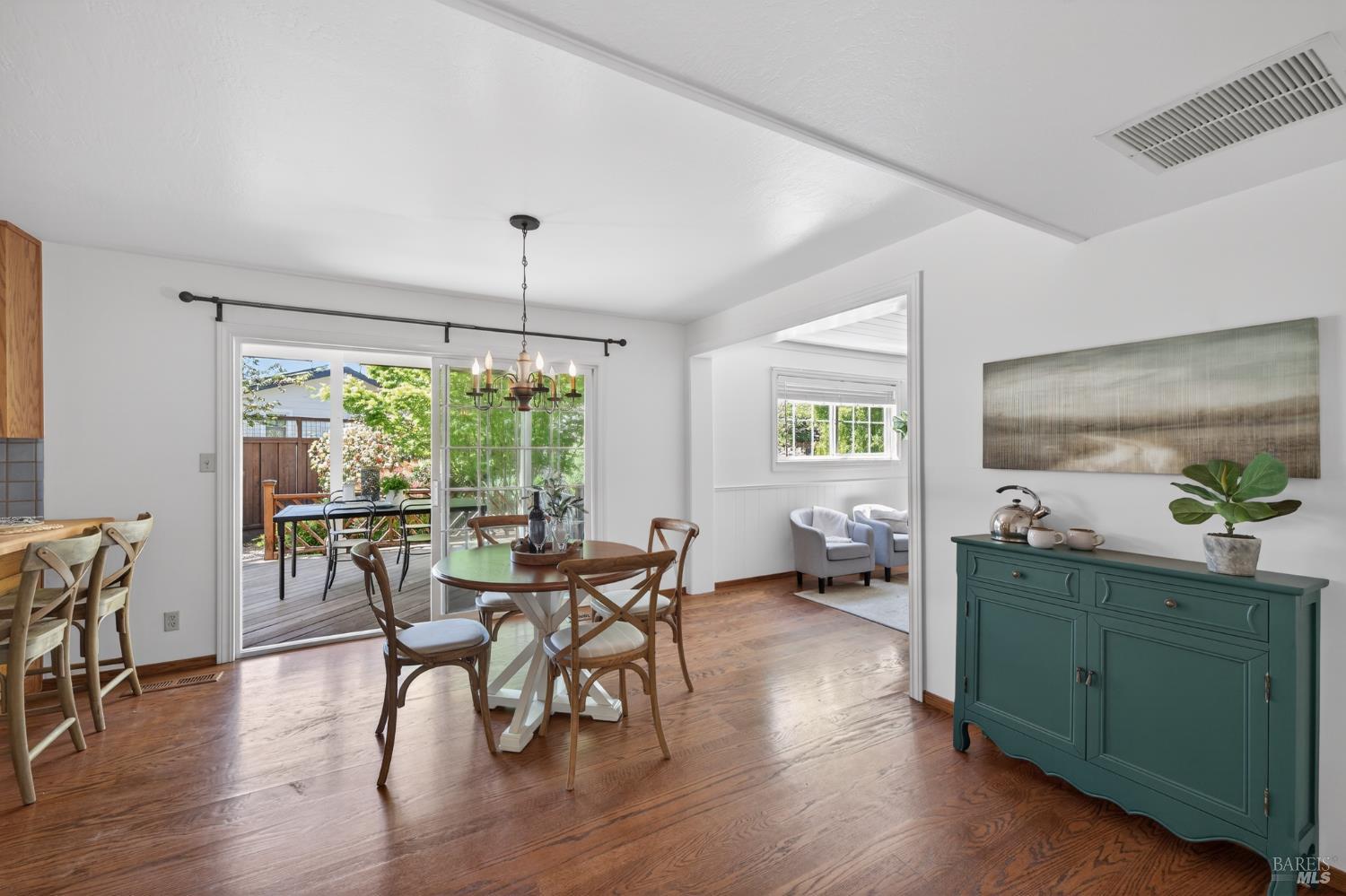 Detail Gallery Image 25 of 67 For 3527 Jomar Dr, Napa,  CA 94558 - 4 Beds | 2/1 Baths