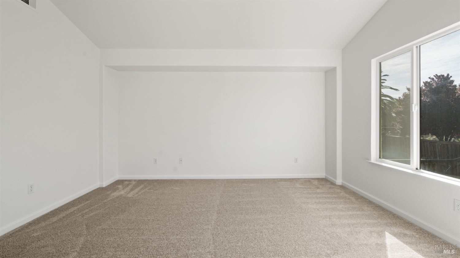 Detail Gallery Image 39 of 49 For 587 Abbey Dr, Fairfield,  CA 94534 - 3 Beds | 3 Baths