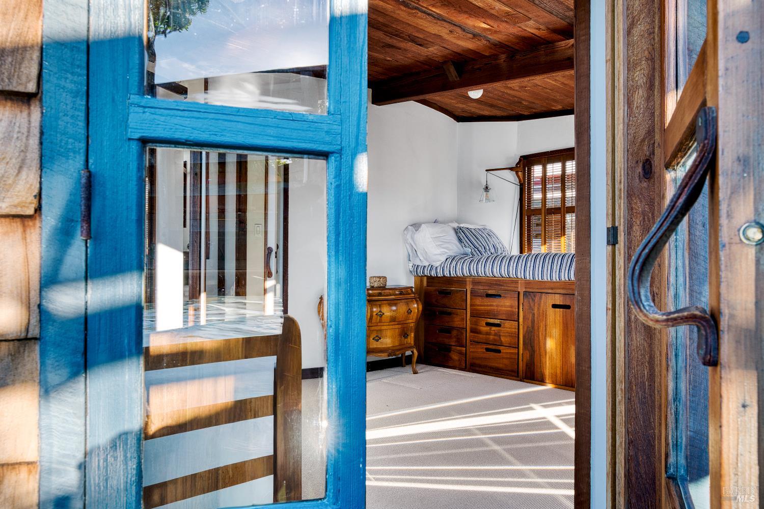 Detail Gallery Image 2 of 33 For 42 E Pier Unkn, Sausalito,  CA 94965 - 1 Beds | 1 Baths