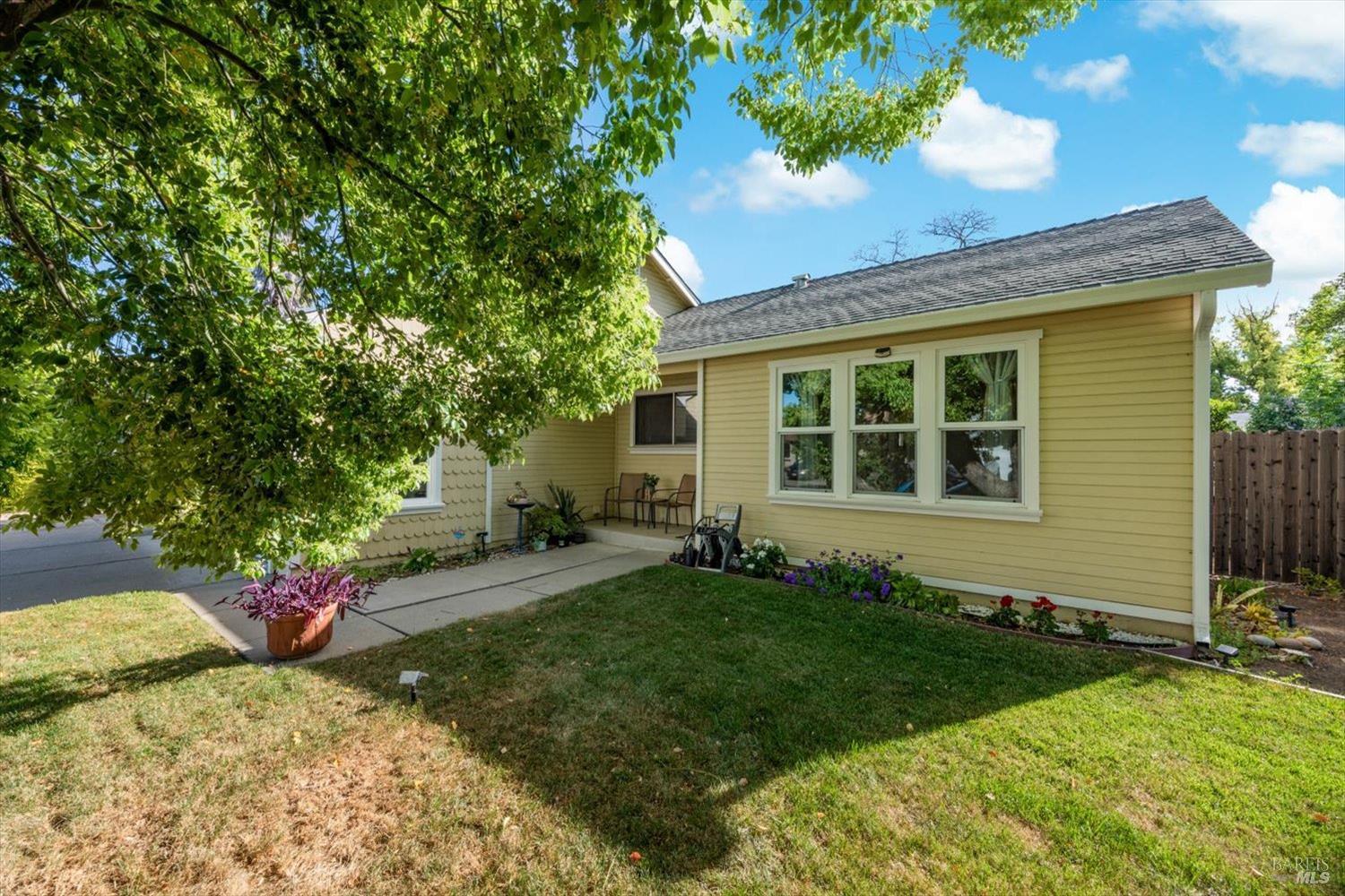 Detail Gallery Image 6 of 76 For 427 Temple Dr, Vacaville,  CA 95687 - 3 Beds | 2 Baths