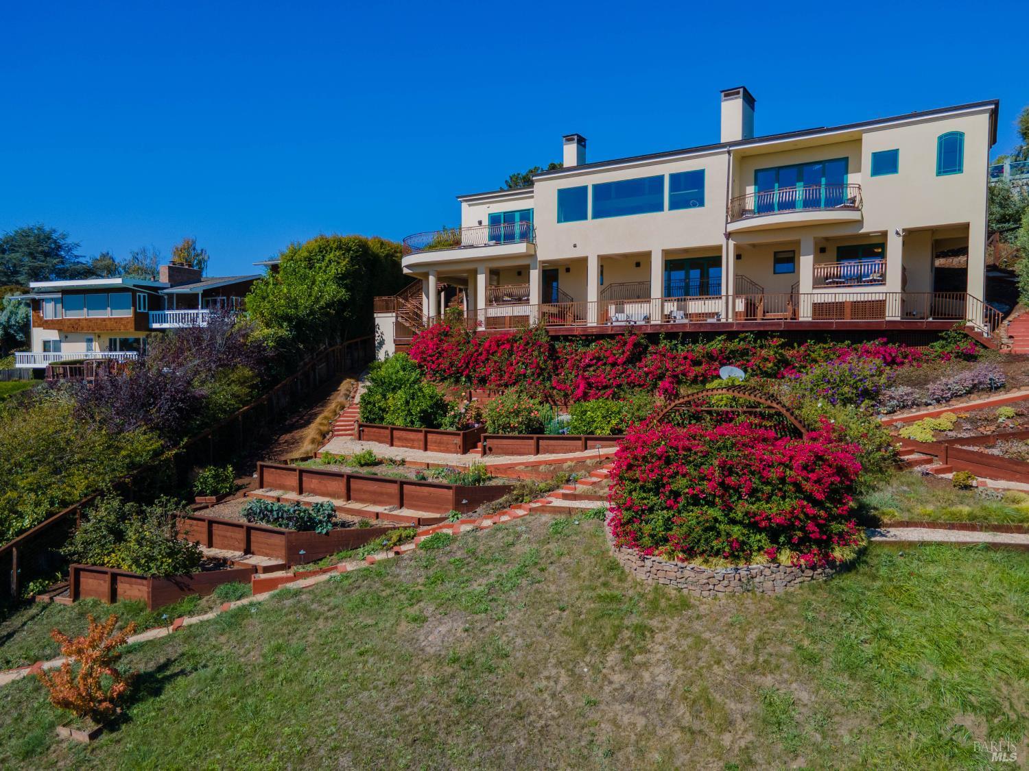 Detail Gallery Image 32 of 41 For 9 Francisco Vista Ct, Tiburon,  CA 94920 - 5 Beds | 4/2 Baths