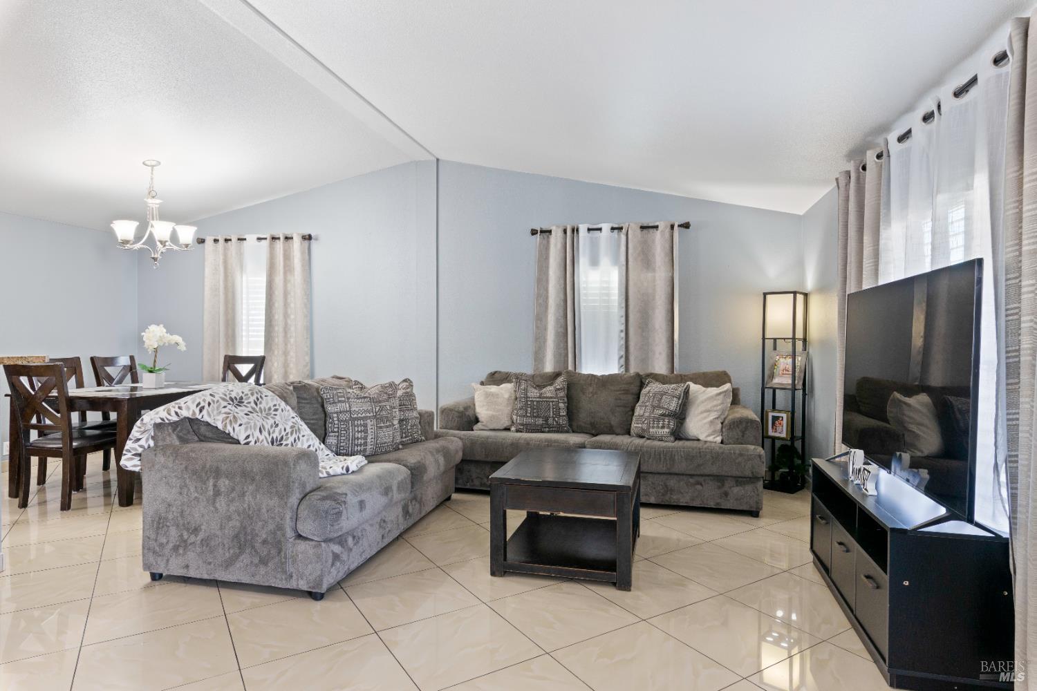 Detail Gallery Image 7 of 34 For 3900 N State St 1, Ukiah,  CA 95482 - 3 Beds | 2 Baths