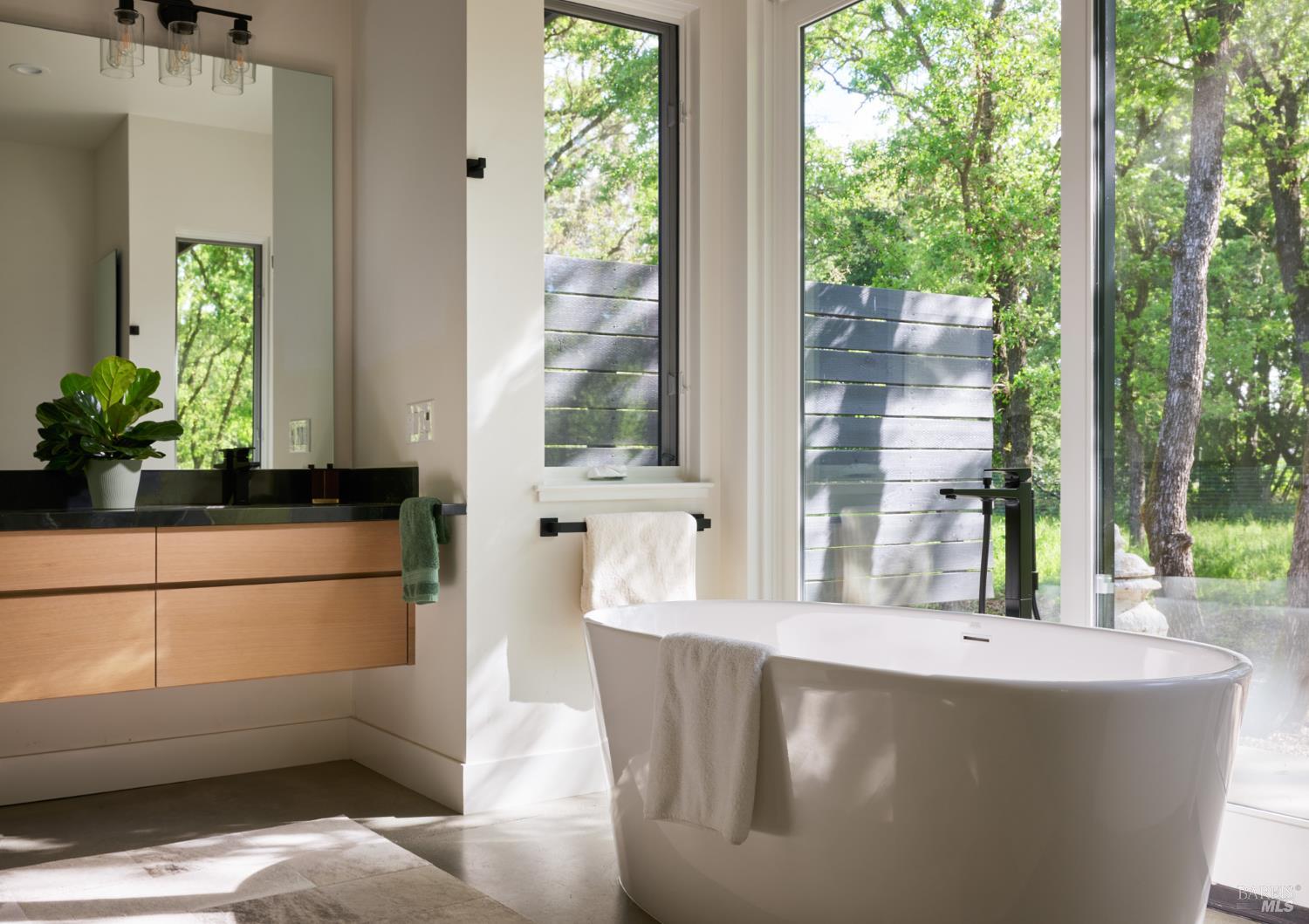 Detail Gallery Image 23 of 44 For 247 Fisher Ln, Sonoma,  CA 95476 - 5 Beds | 6/2 Baths