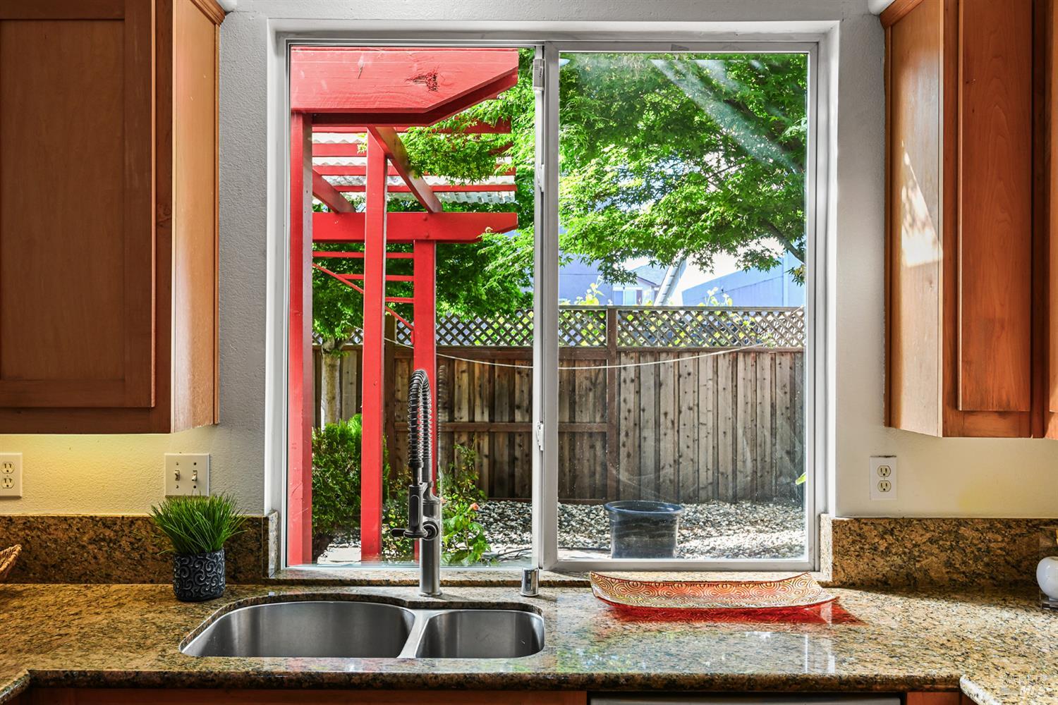 Detail Gallery Image 23 of 51 For 2824 Elk Ln, Santa Rosa,  CA 95407 - 4 Beds | 2/1 Baths