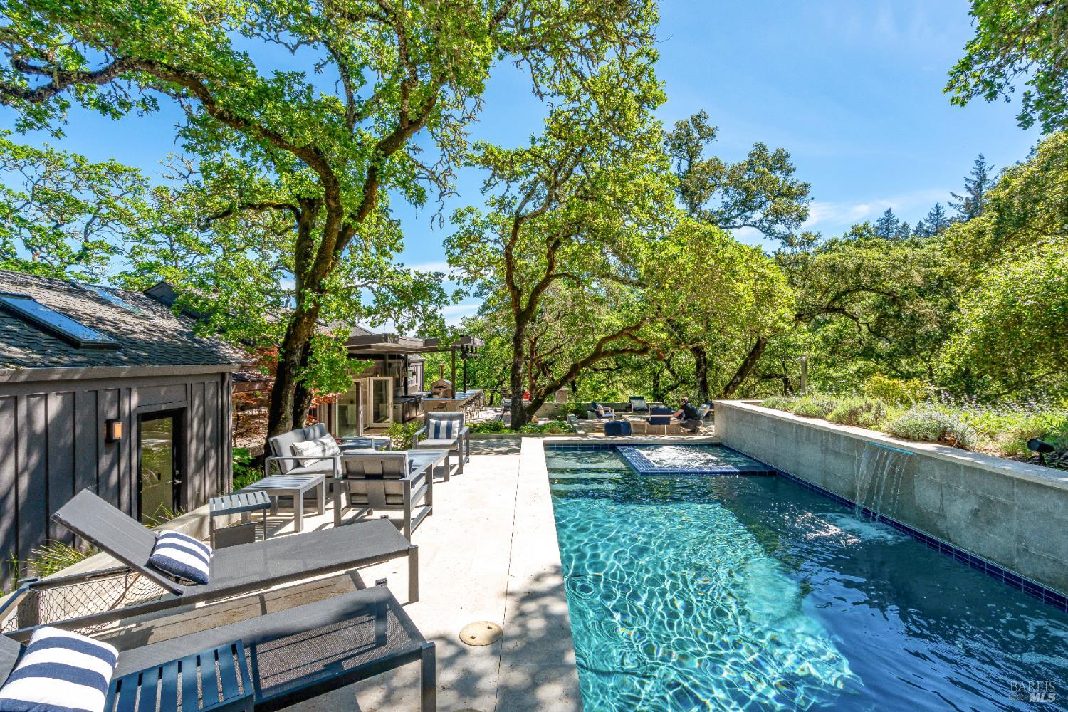 Detail Gallery Image 34 of 53 For 807 Wild Oak Dr, Santa Rosa,  CA 95409 - 3 Beds | 3/1 Baths