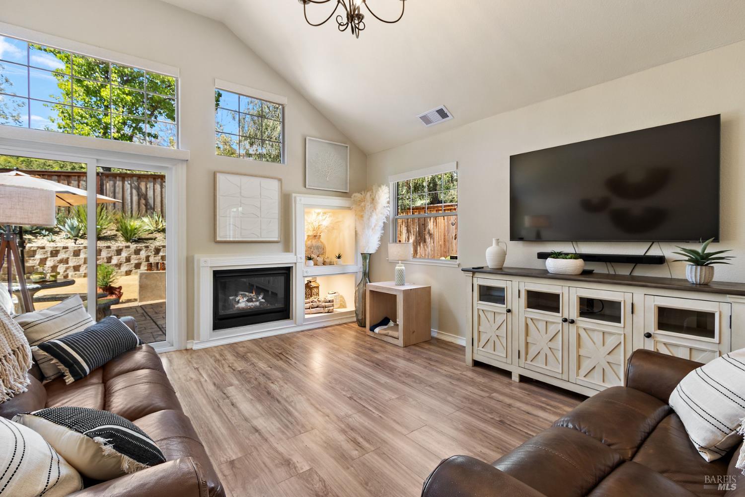 Detail Gallery Image 9 of 40 For 70 Marina Ridge Ct, Vallejo,  CA 94591 - 3 Beds | 2/1 Baths