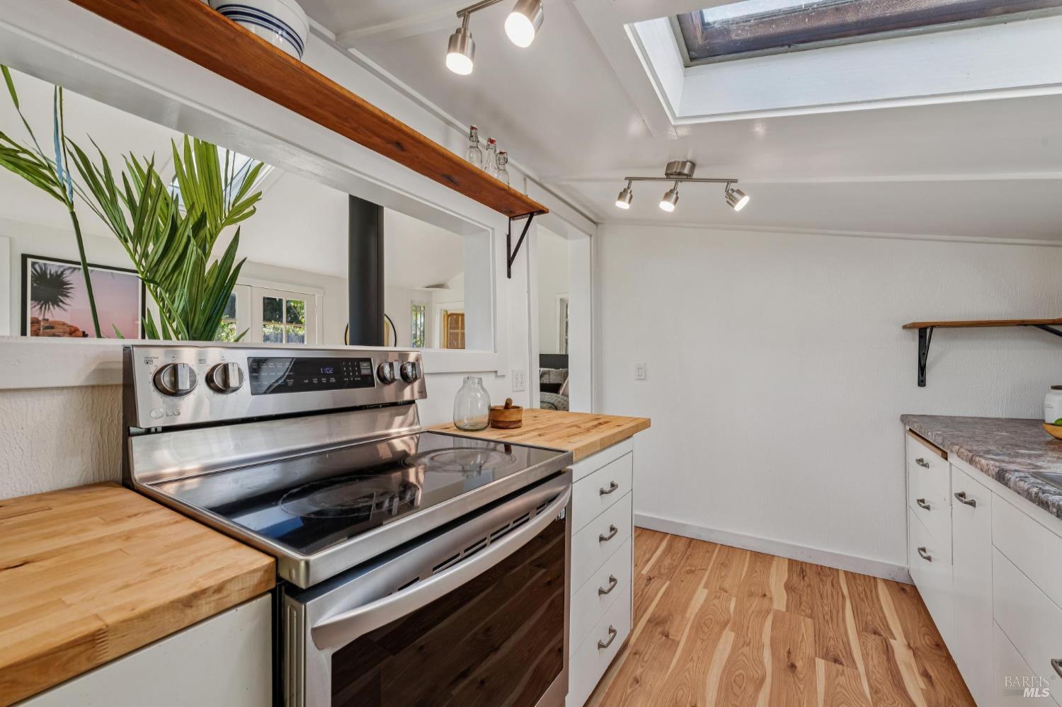 Detail Gallery Image 38 of 69 For 18 Cypress Rd, Point Reyes Station,  CA 94956 - 4 Beds | 1/1 Baths