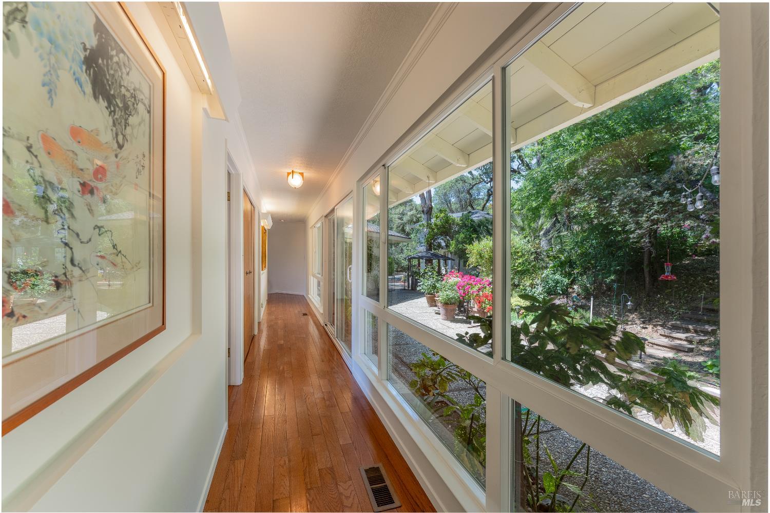 Detail Gallery Image 11 of 39 For 925 Knob Hill Rd, Ukiah,  CA 95482 - 3 Beds | 2 Baths