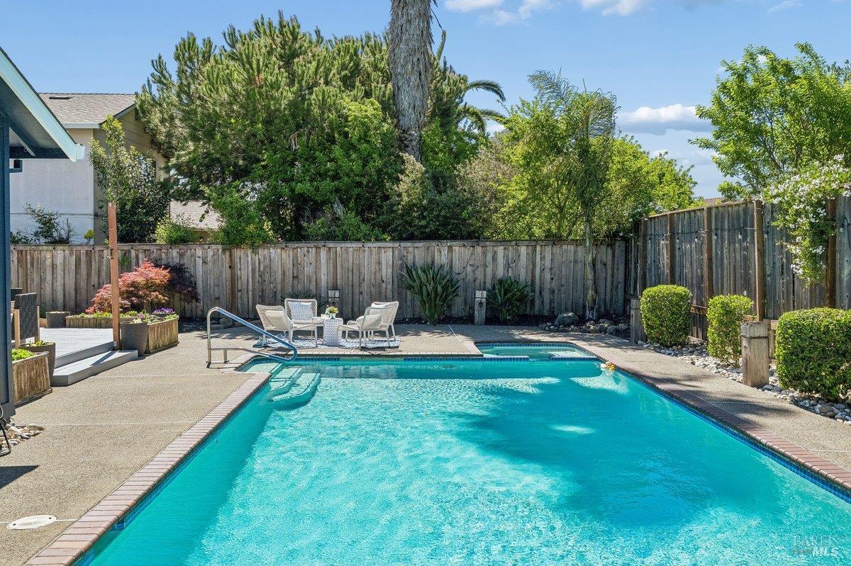 Detail Gallery Image 37 of 47 For 1619 Oneel Dr, Petaluma,  CA 94954 - 3 Beds | 2 Baths