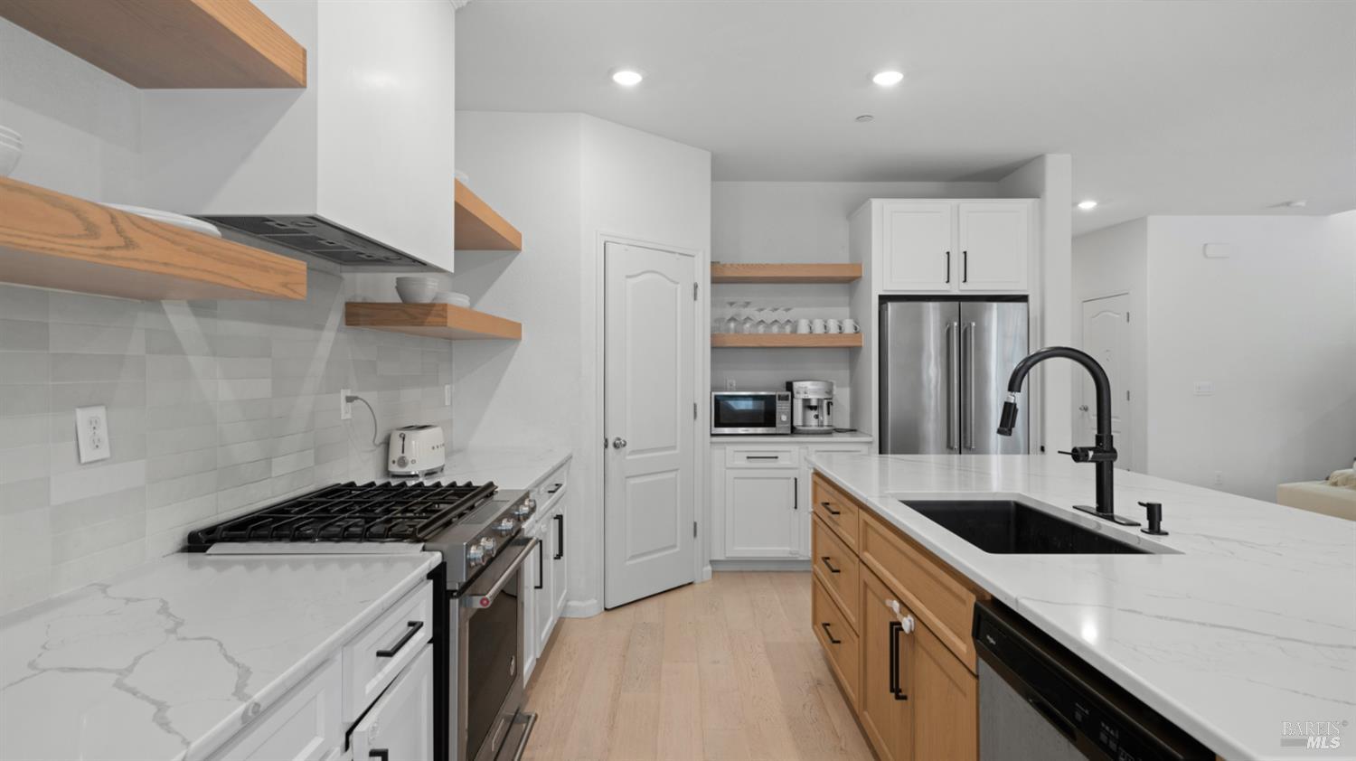 Detail Gallery Image 17 of 41 For 2350 Sheldon Dr, Fairfield,  CA 94533 - 4 Beds | 2/1 Baths