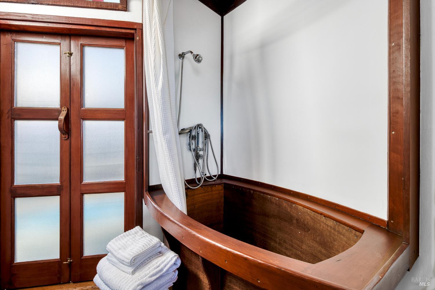 Detail Gallery Image 5 of 33 For 42 E Pier Unkn, Sausalito,  CA 94965 - 1 Beds | 1 Baths