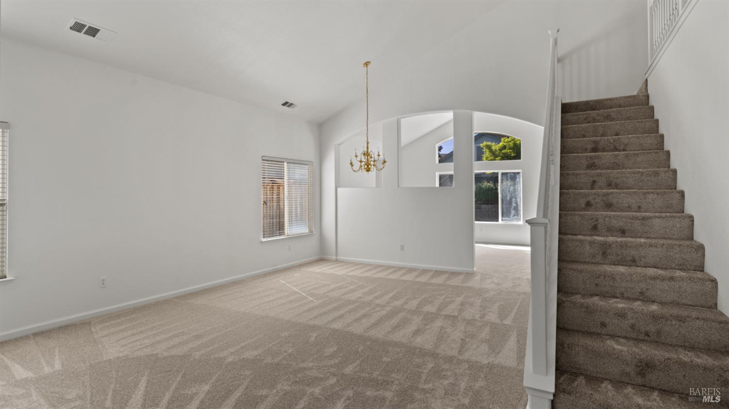 Detail Gallery Image 5 of 49 For 587 Abbey Dr, Fairfield,  CA 94534 - 3 Beds | 3 Baths