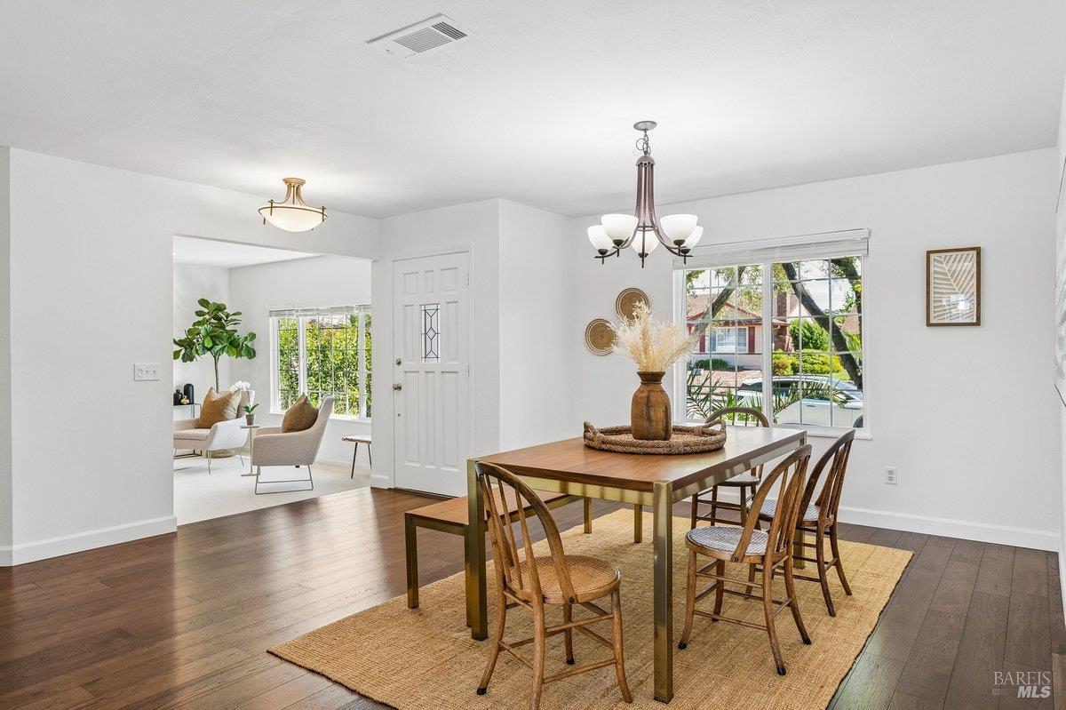 Detail Gallery Image 11 of 47 For 1619 Oneel Dr, Petaluma,  CA 94954 - 3 Beds | 2 Baths