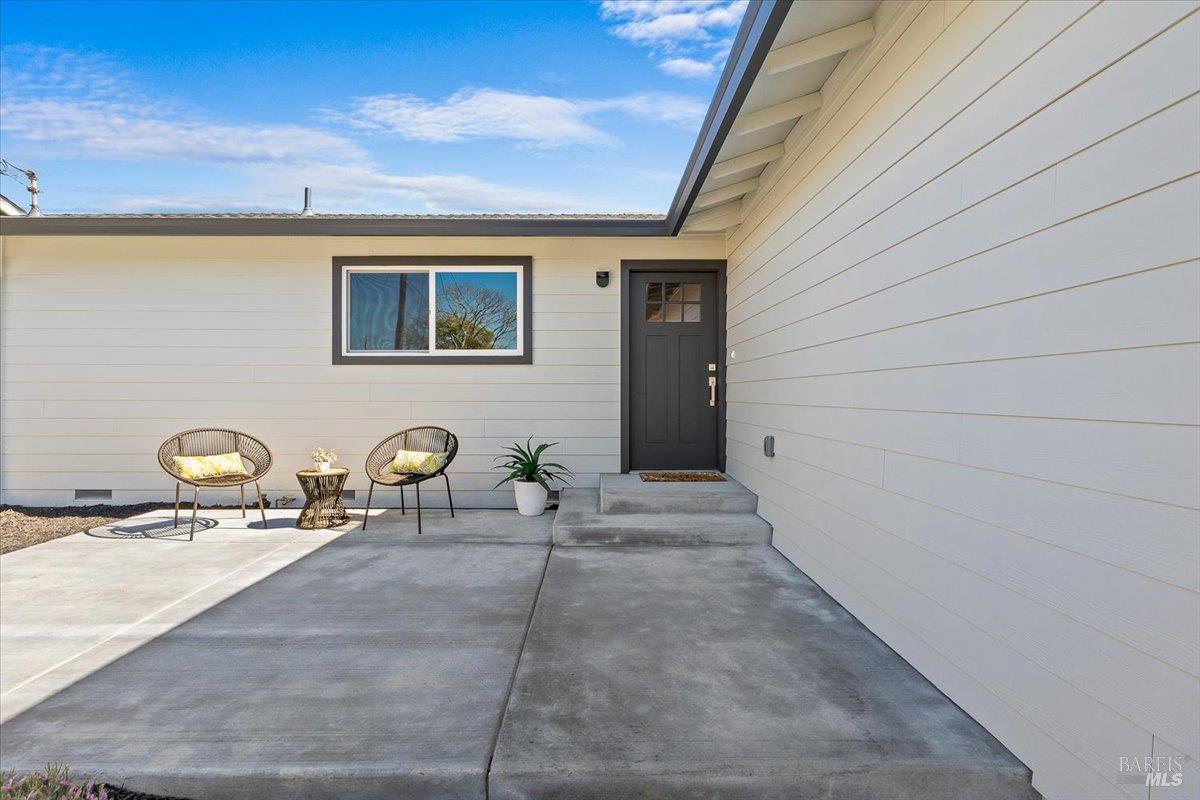 Detail Gallery Image 2 of 37 For 1622 Weaverly Dr, Petaluma,  CA 94954 - 3 Beds | 3 Baths