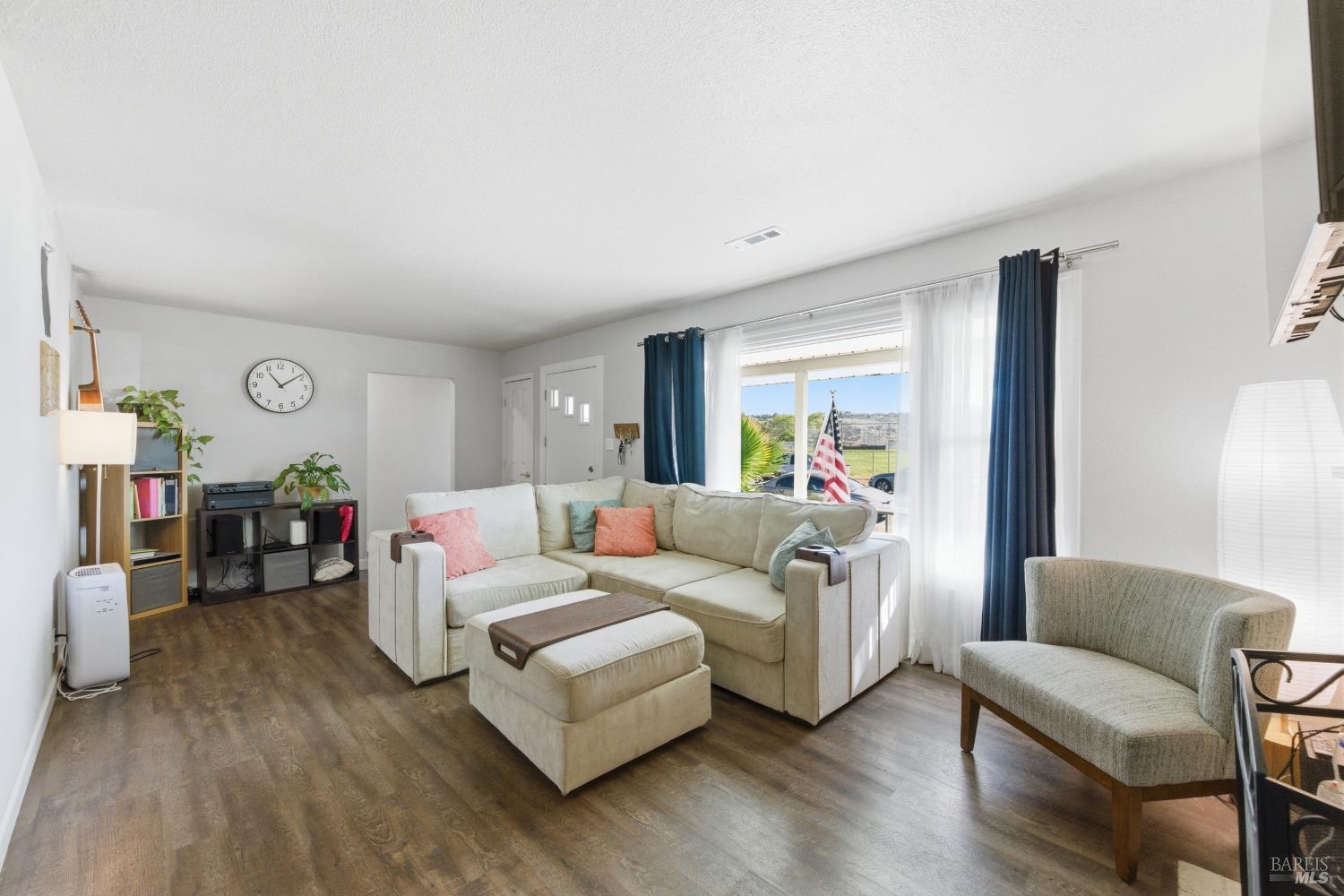 Detail Gallery Image 2 of 16 For 891 Rosewood Ave, Vallejo,  CA 94591 - 3 Beds | 1 Baths