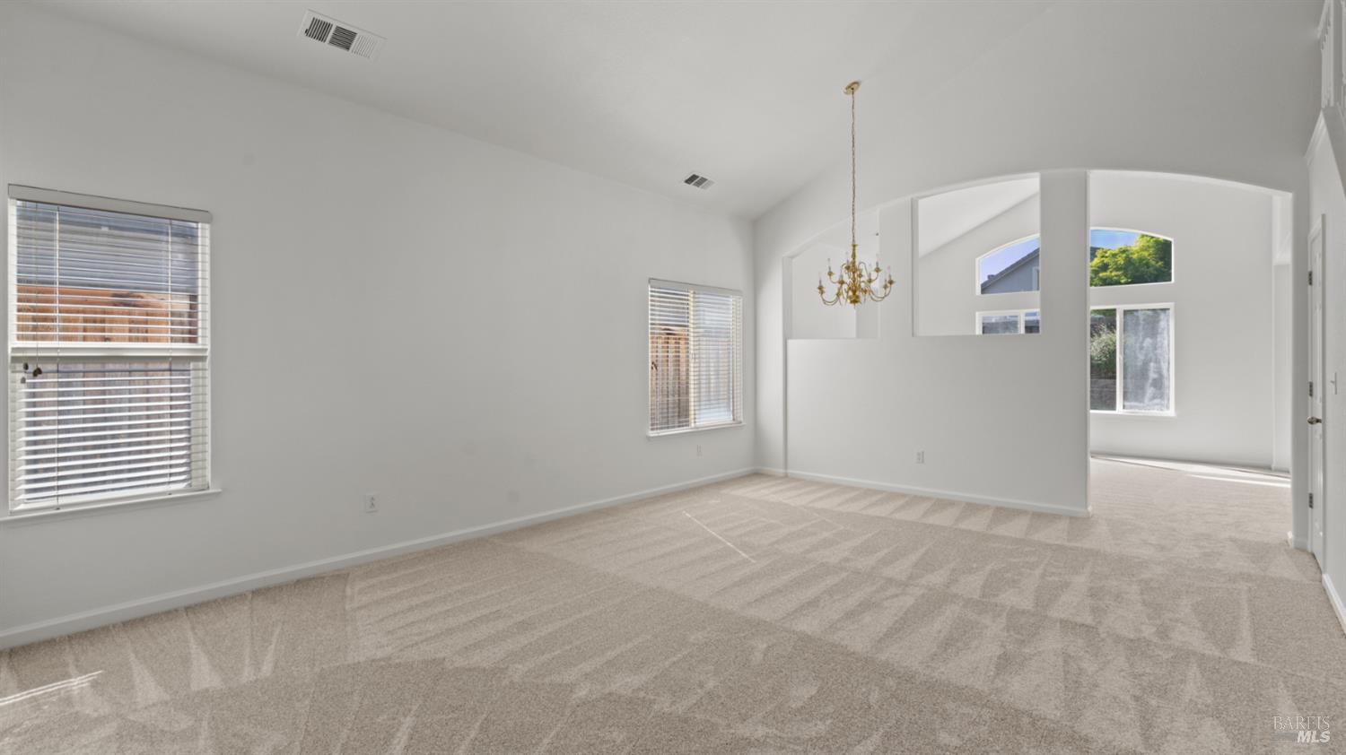 Detail Gallery Image 6 of 49 For 587 Abbey Dr, Fairfield,  CA 94534 - 3 Beds | 3 Baths