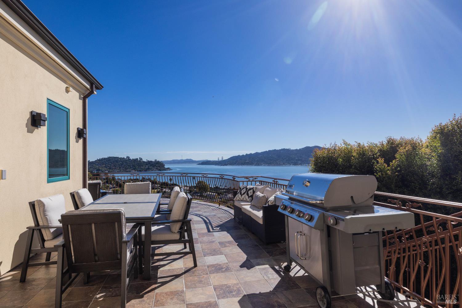 Detail Gallery Image 34 of 41 For 9 Francisco Vista Ct, Tiburon,  CA 94920 - 5 Beds | 4/2 Baths