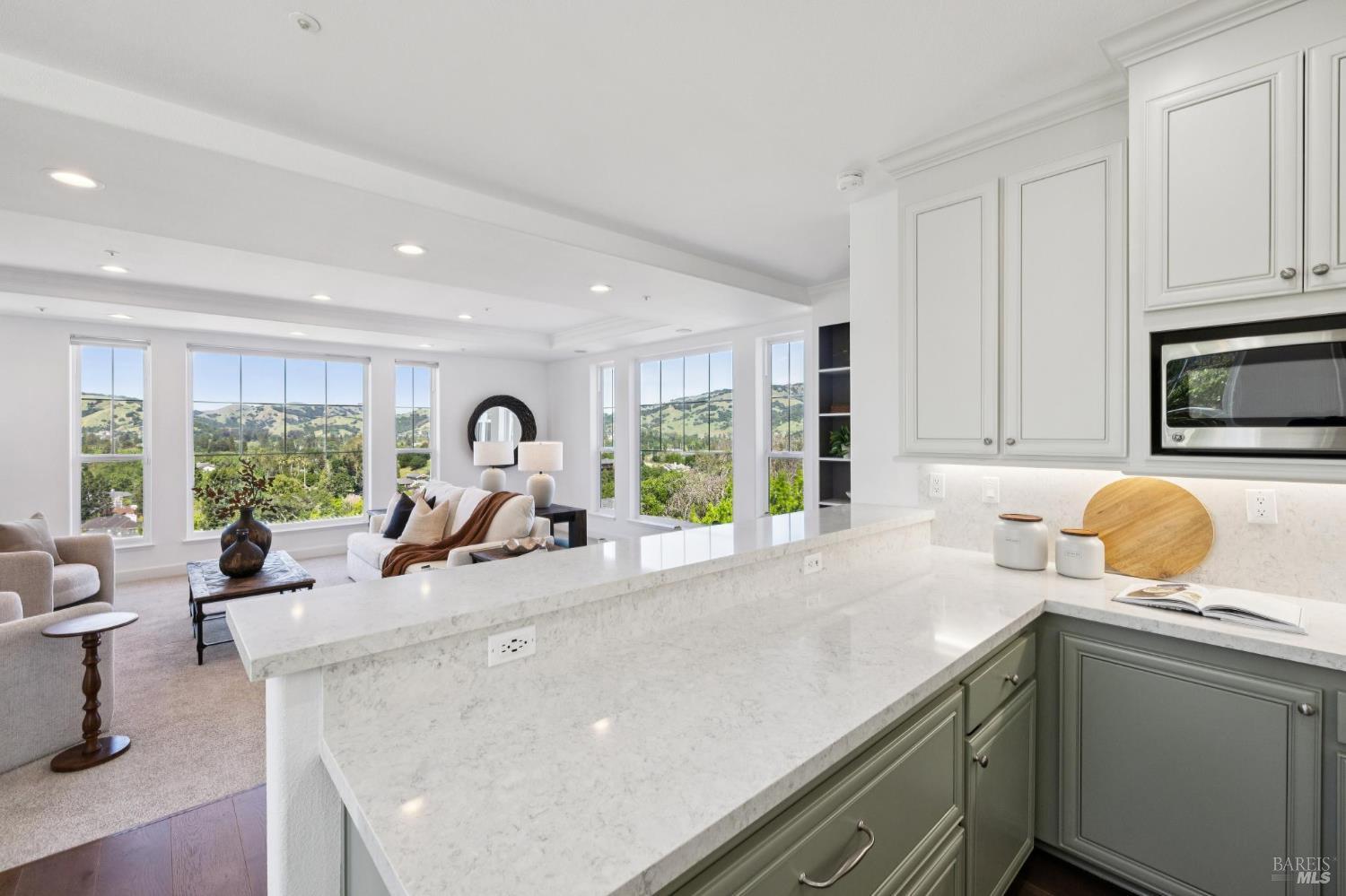 Detail Gallery Image 28 of 99 For 40 Miwok Dr, Novato,  CA 94947 - 5 Beds | 4/1 Baths