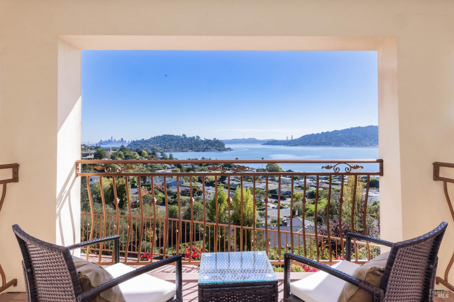 Detail Gallery Image 27 of 41 For 9 Francisco Vista Ct, Tiburon,  CA 94920 - 5 Beds | 4/2 Baths
