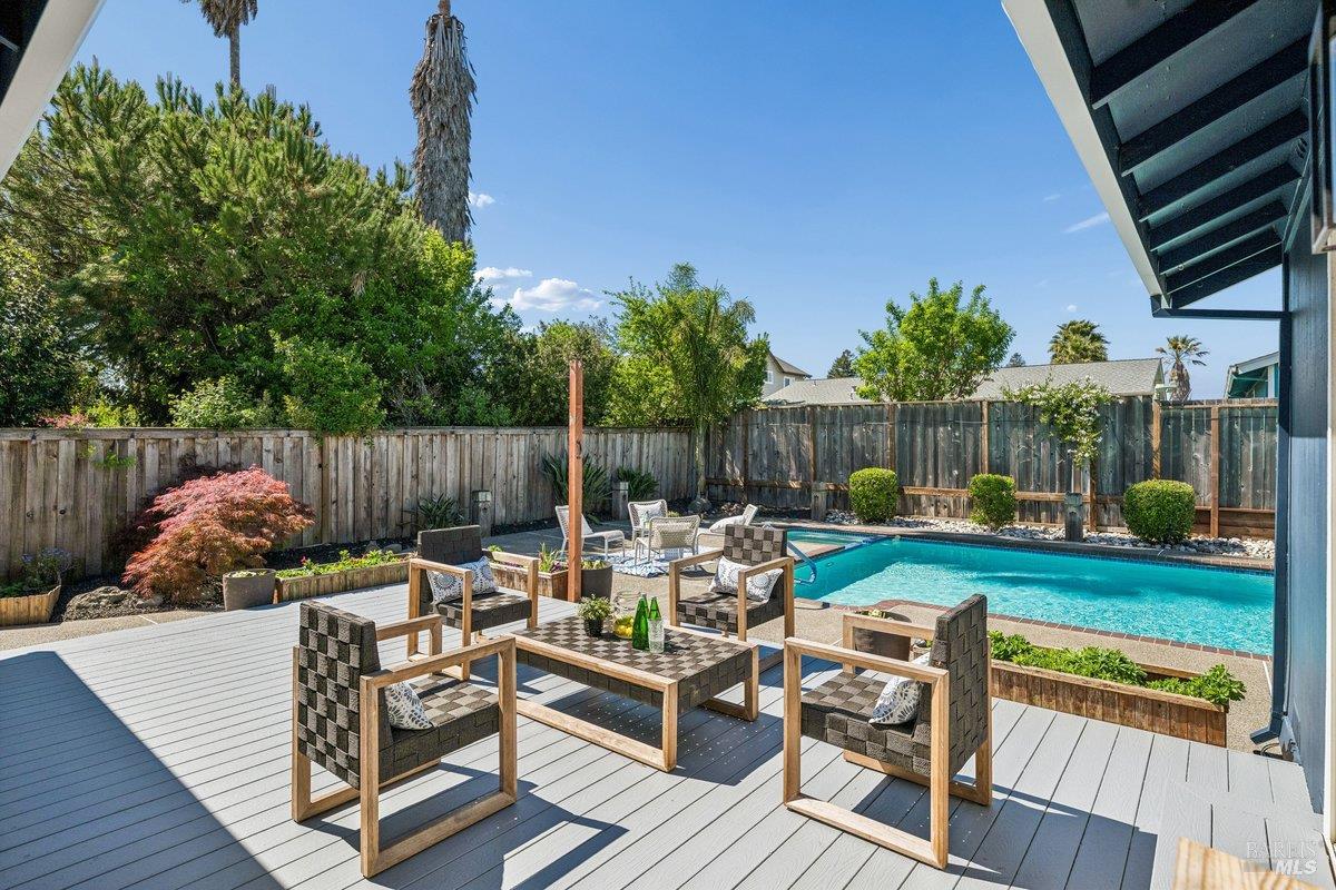 Detail Gallery Image 32 of 47 For 1619 Oneel Dr, Petaluma,  CA 94954 - 3 Beds | 2 Baths