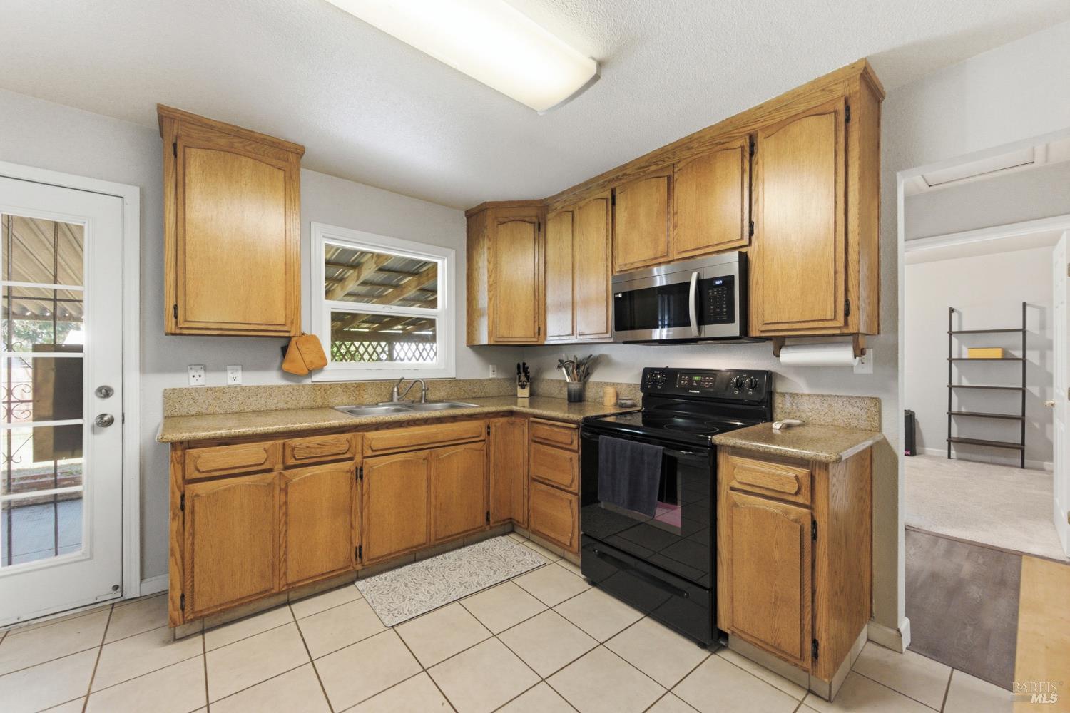 Detail Gallery Image 6 of 16 For 891 Rosewood Ave, Vallejo,  CA 94591 - 3 Beds | 1 Baths