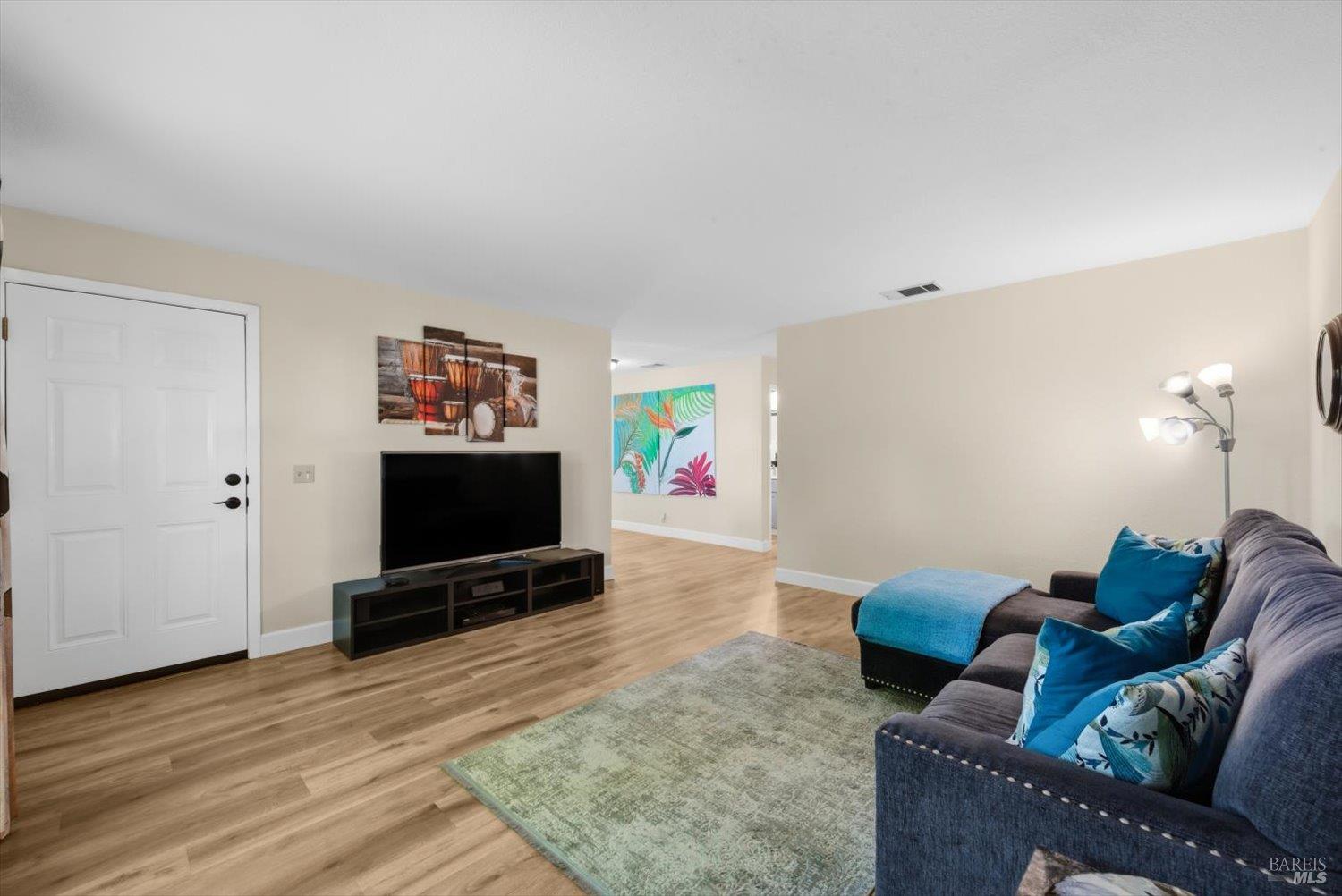 Detail Gallery Image 15 of 76 For 427 Temple Dr, Vacaville,  CA 95687 - 3 Beds | 2 Baths