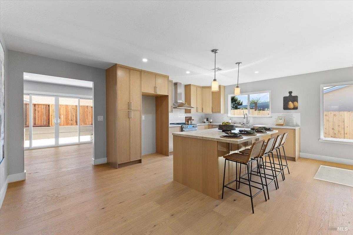 Detail Gallery Image 11 of 37 For 1622 Weaverly Dr, Petaluma,  CA 94954 - 3 Beds | 3 Baths