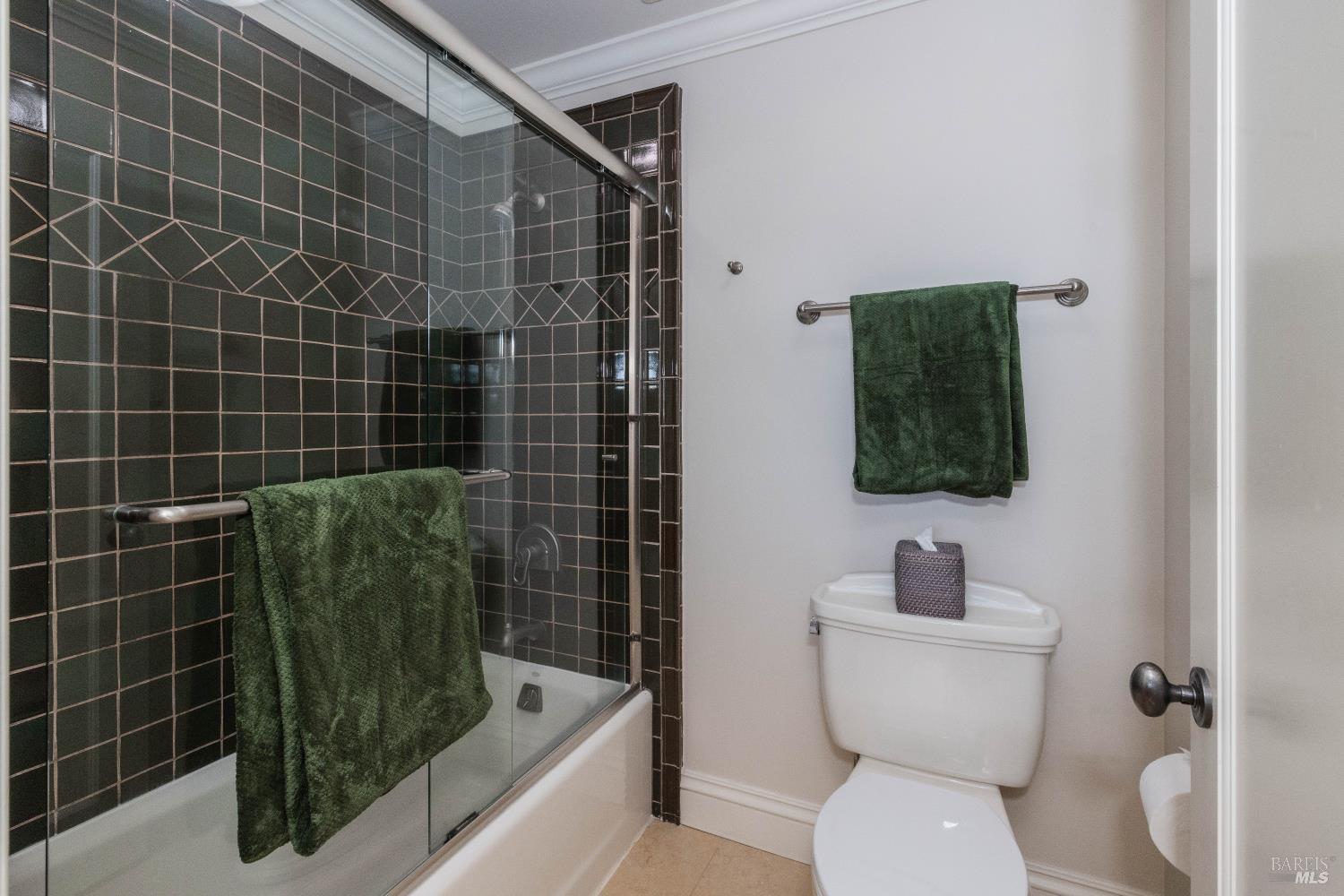 Detail Gallery Image 30 of 41 For 9 Francisco Vista Ct, Tiburon,  CA 94920 - 5 Beds | 4/2 Baths