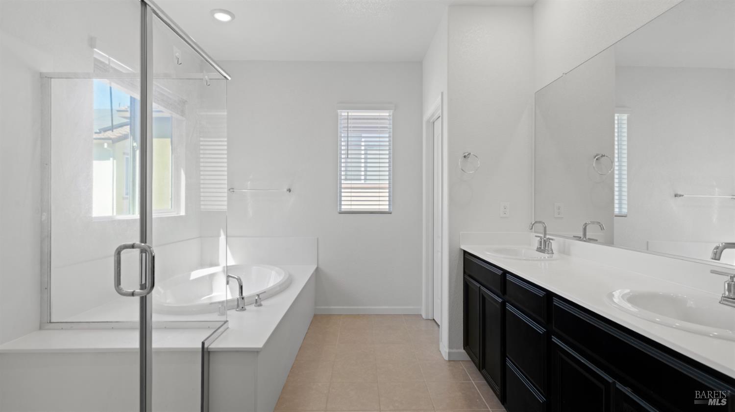 Detail Gallery Image 33 of 41 For 2350 Sheldon Dr, Fairfield,  CA 94533 - 4 Beds | 2/1 Baths