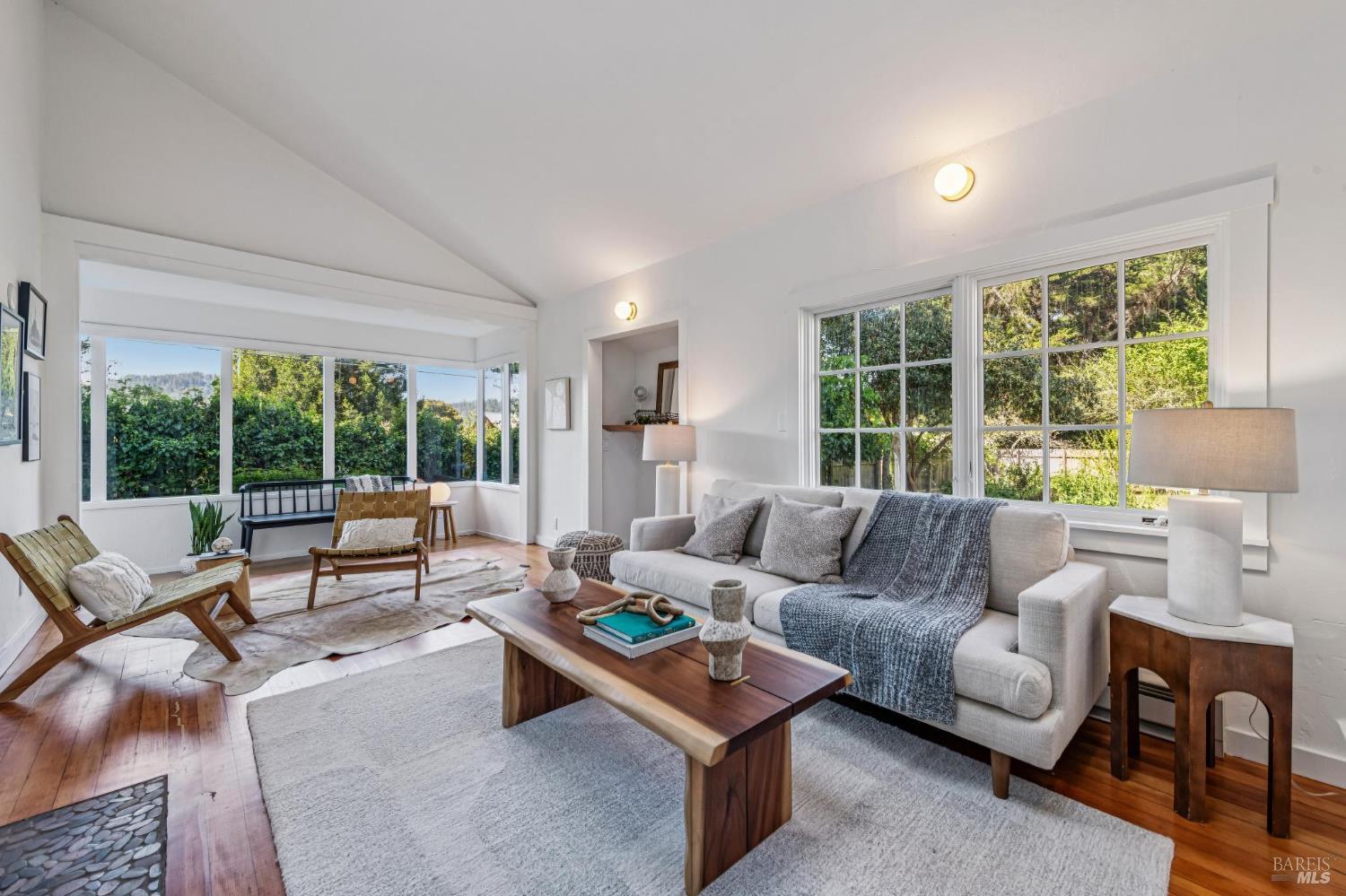 Detail Gallery Image 10 of 69 For 18 Cypress Rd, Point Reyes Station,  CA 94956 - 4 Beds | 1/1 Baths