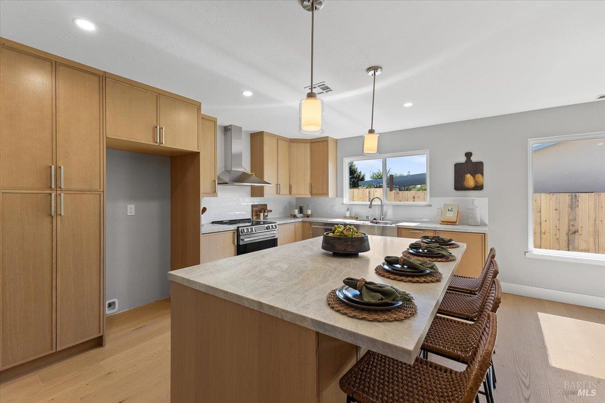 Detail Gallery Image 14 of 37 For 1622 Weaverly Dr, Petaluma,  CA 94954 - 3 Beds | 3 Baths