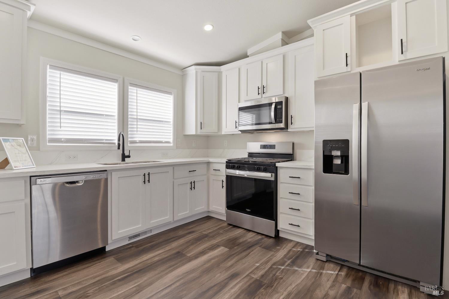 Detail Gallery Image 13 of 27 For 302 Floral Dr, Cotati,  CA 94931 - 2 Beds | 2 Baths