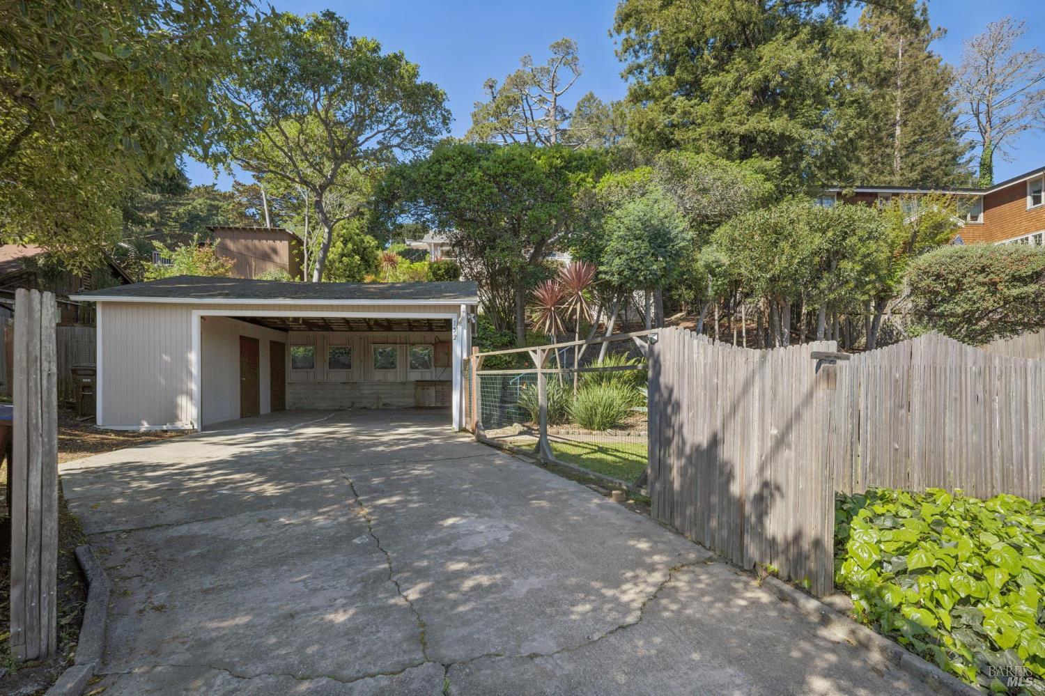 Detail Gallery Image 33 of 36 For 152 Almonte Blvd, Mill Valley,  CA 94941 - 3 Beds | 3 Baths