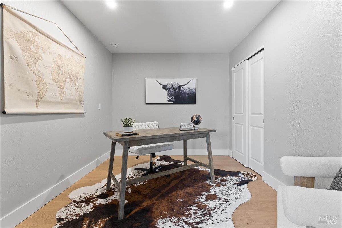 Detail Gallery Image 10 of 37 For 1622 Weaverly Dr, Petaluma,  CA 94954 - 3 Beds | 3 Baths