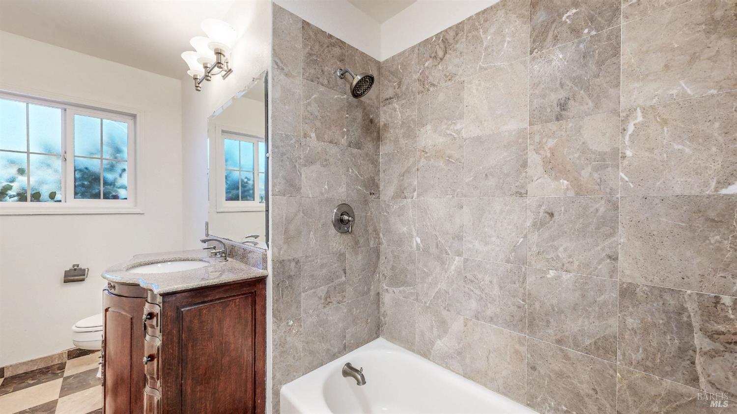 Detail Gallery Image 17 of 34 For 4872 Canyon Dr, Santa Rosa,  CA 95409 - 4 Beds | 2 Baths