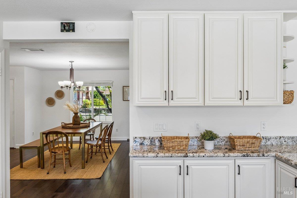 Detail Gallery Image 13 of 47 For 1619 Oneel Dr, Petaluma,  CA 94954 - 3 Beds | 2 Baths