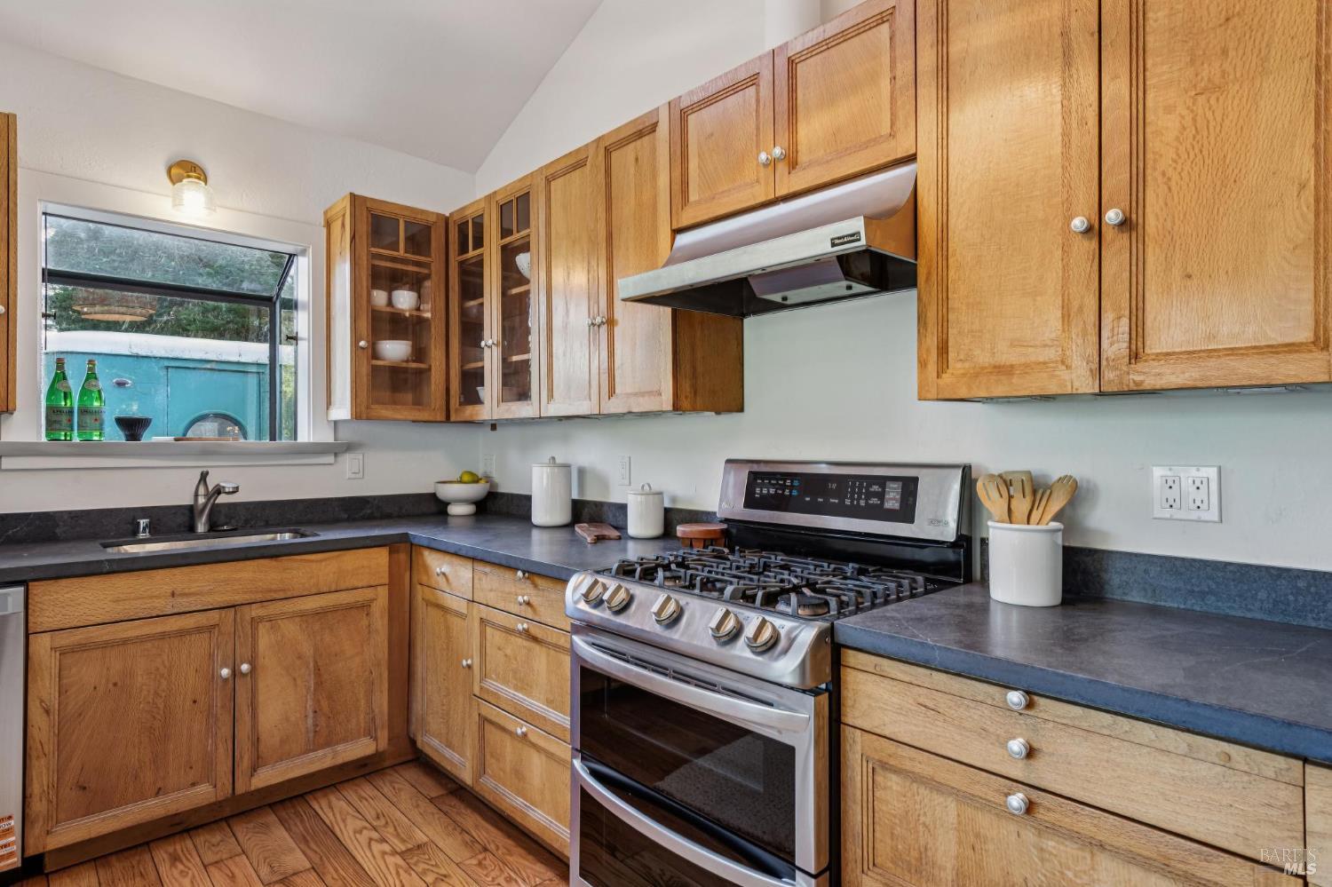 Detail Gallery Image 17 of 69 For 18 Cypress Rd, Point Reyes Station,  CA 94956 - 4 Beds | 1/1 Baths