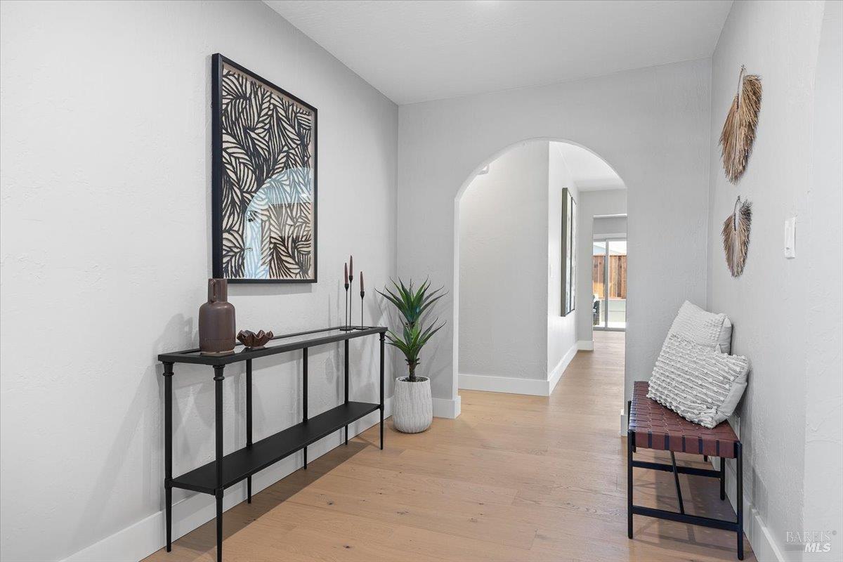 Detail Gallery Image 4 of 37 For 1622 Weaverly Dr, Petaluma,  CA 94954 - 3 Beds | 3 Baths