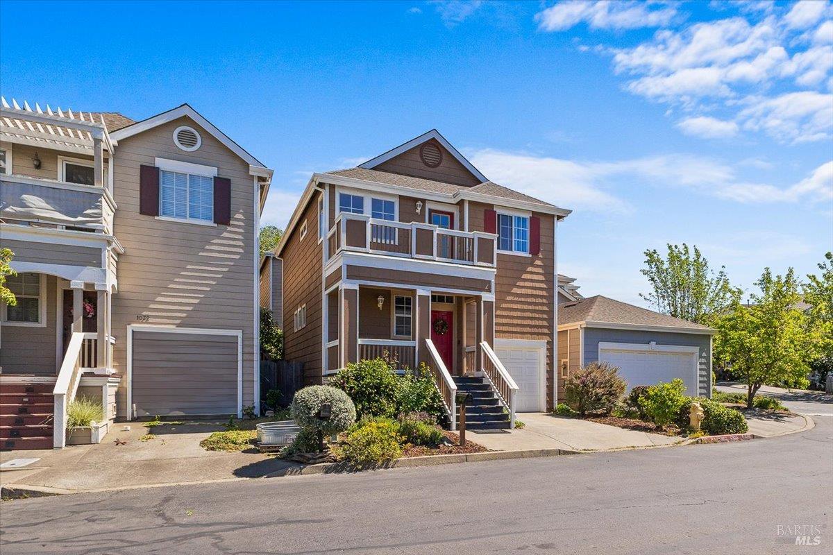 Detail Gallery Image 3 of 24 For 1028 Addison Cir, Petaluma,  CA 94952 - 3 Beds | 2/1 Baths