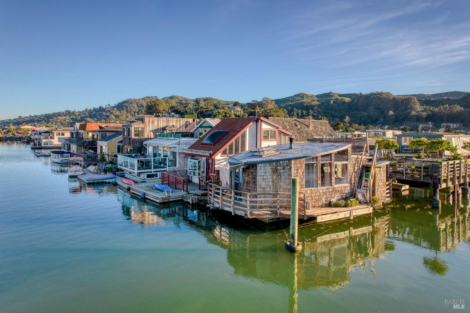 Detail Gallery Image 18 of 33 For 42 E Pier Unkn, Sausalito,  CA 94965 - 1 Beds | 1 Baths