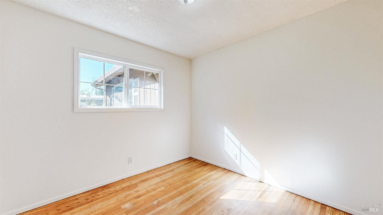 Detail Gallery Image 23 of 34 For 4872 Canyon Dr, Santa Rosa,  CA 95409 - 4 Beds | 2 Baths