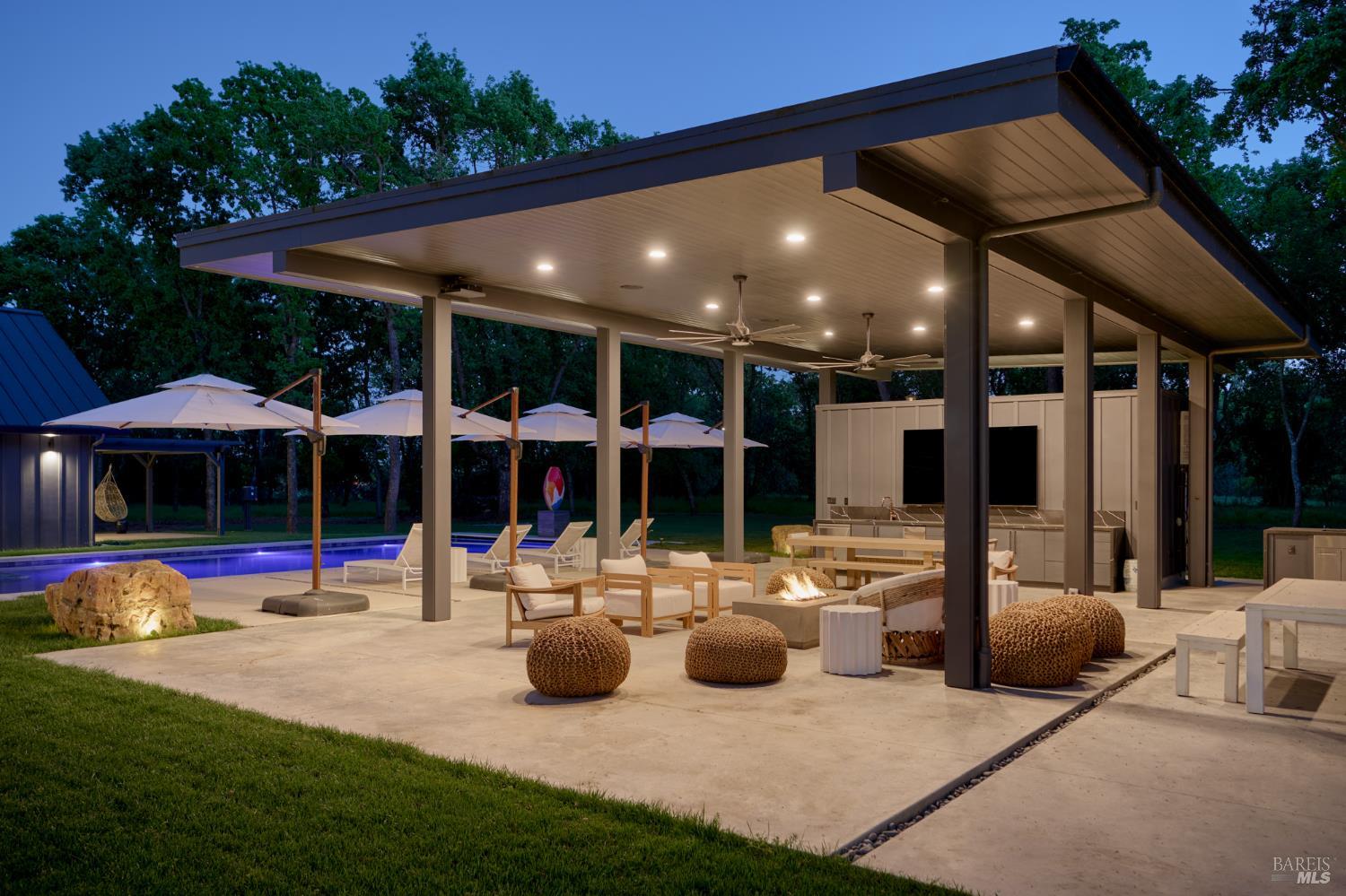 Detail Gallery Image 38 of 44 For 247 Fisher Ln, Sonoma,  CA 95476 - 5 Beds | 6/2 Baths