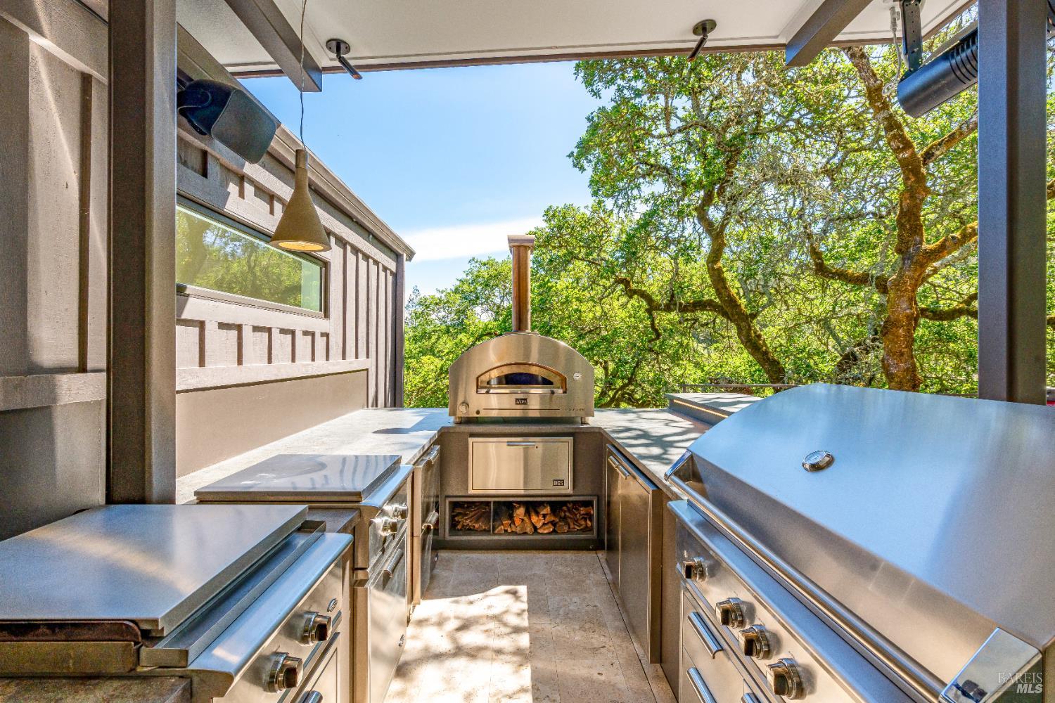 Detail Gallery Image 30 of 53 For 807 Wild Oak Dr, Santa Rosa,  CA 95409 - 3 Beds | 3/1 Baths