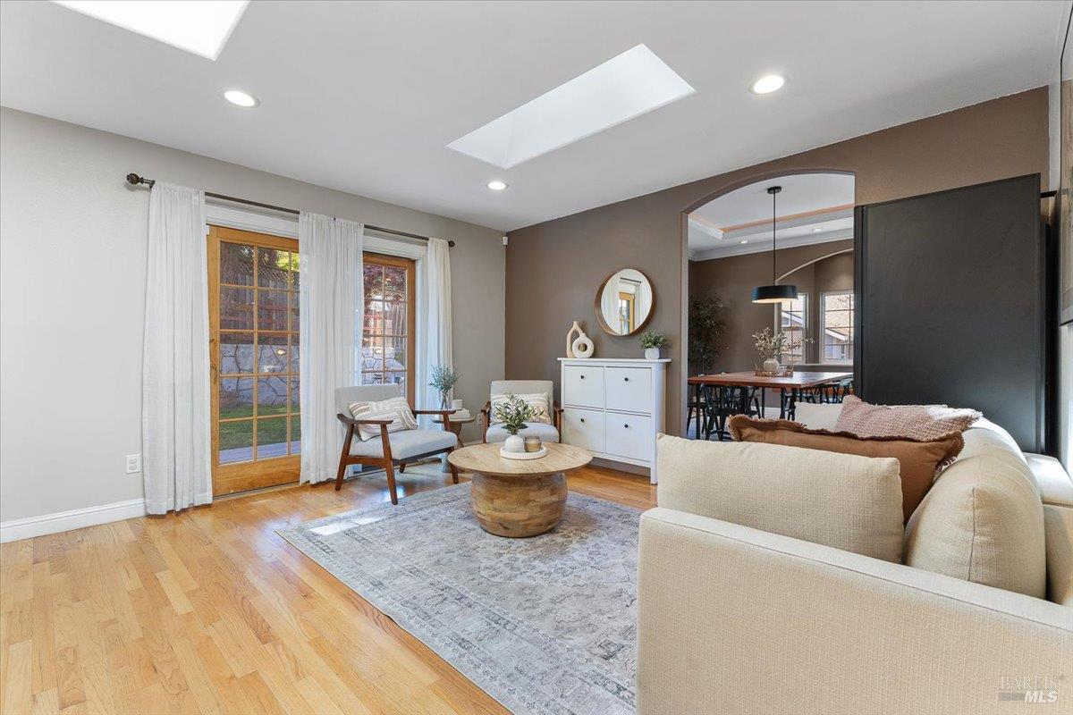 Detail Gallery Image 14 of 58 For 6081 Malcom Ln, Penngrove,  CA 94951 - 3 Beds | 2/1 Baths