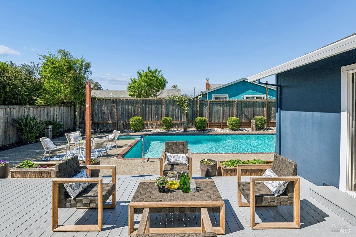 Detail Gallery Image 33 of 47 For 1619 Oneel Dr, Petaluma,  CA 94954 - 3 Beds | 2 Baths