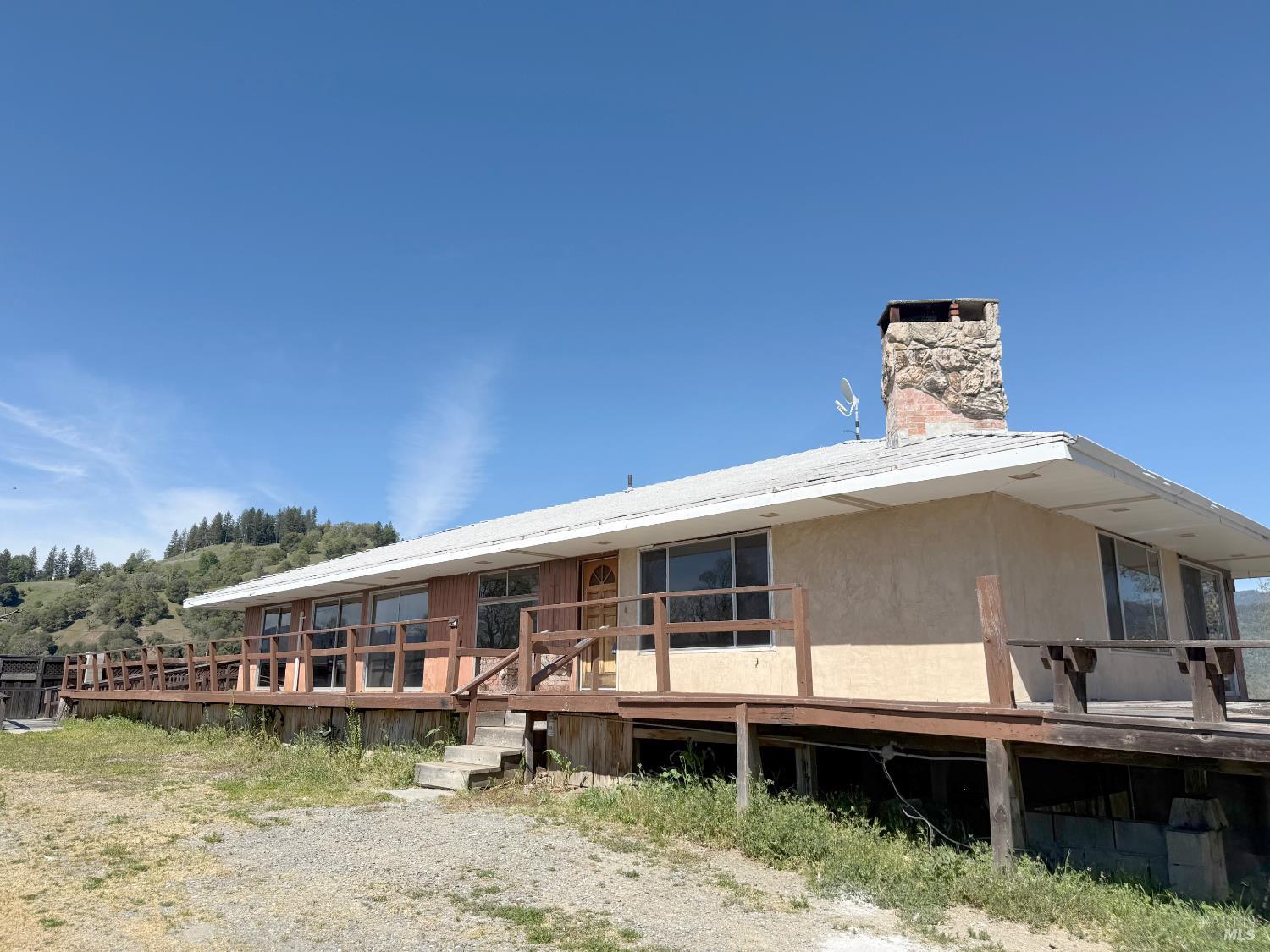Detail Gallery Image 3 of 32 For 27150 Mendocino Pass Rd, Covelo,  CA 95428 - 2 Beds | 2 Baths